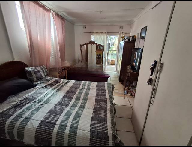 5 BEDROOM HOUSE FOR SALE IN OOS EINDE